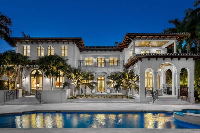 Unprecedented Palm Island Compound with Dual Waterfront Estates