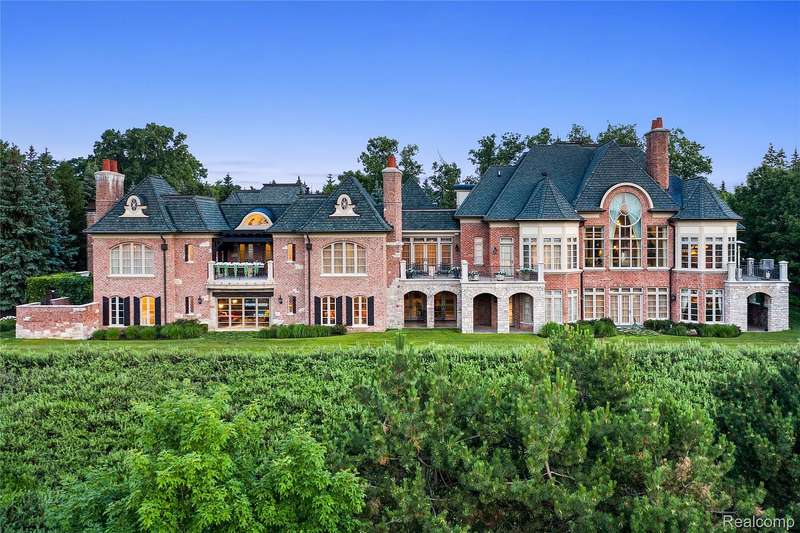 Italian Villa Masterpiece Overlooking Turtle Lake
