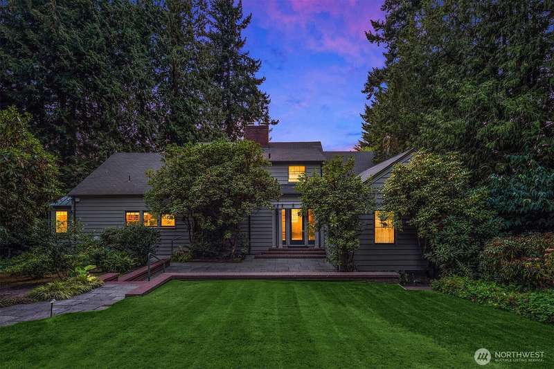 Exceptional Lake Washington Waterfront Estate on Hunts Point
