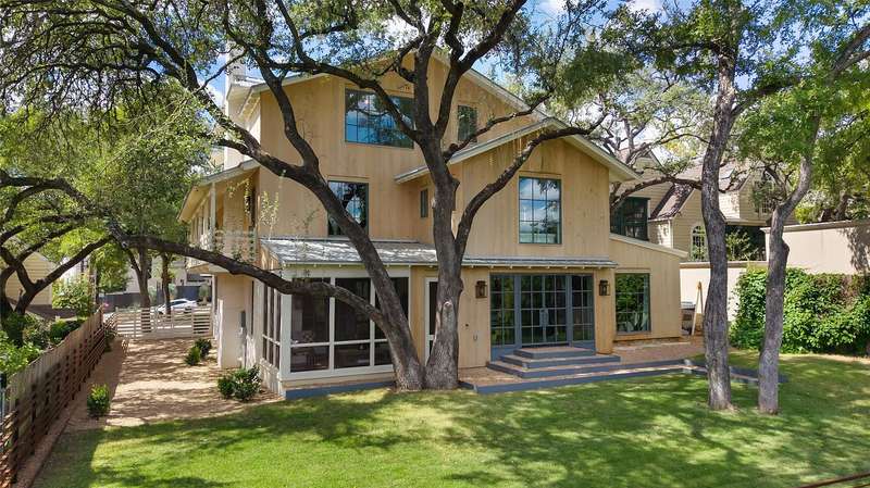 The Heritage House: Architectural Distinction Along Shoal Creek