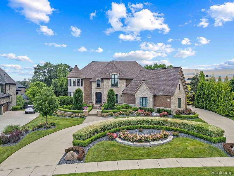 Butler Ridge Estate: Architectural Mastery on Private Acreage