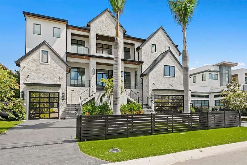 Waterfront Estate Redefining Coastal Contemporary Living