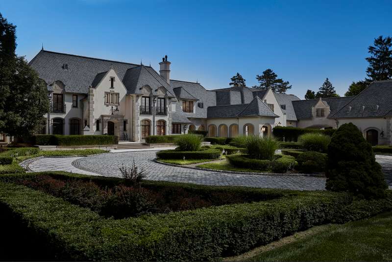 European Grandeur Meets Modern Luxury on Upper Straits Lake
