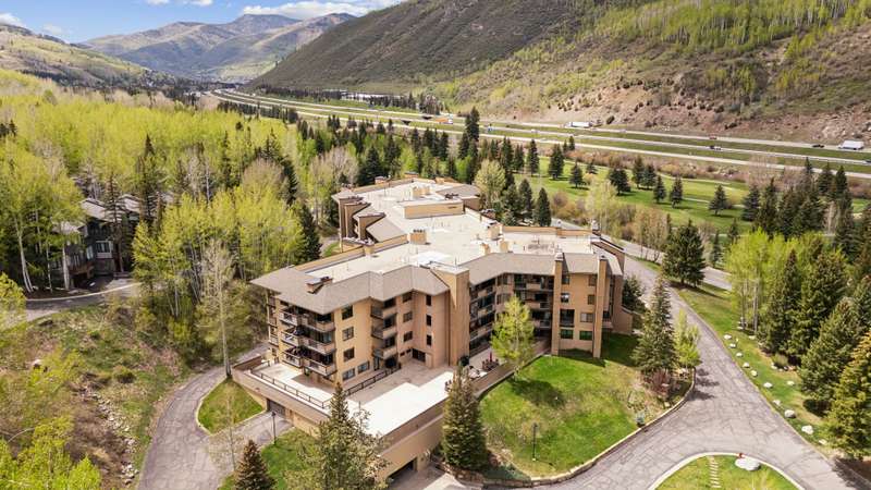 A Rare Single-Level Sanctuary Above the Gore Range