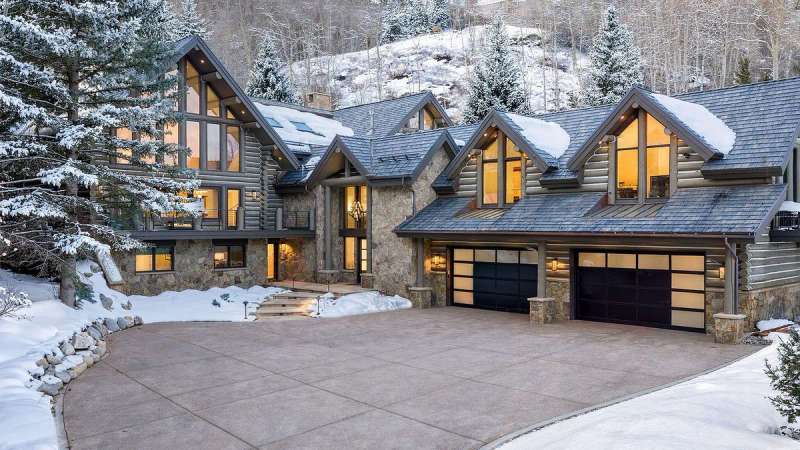 Ski-In Estate on Prestigious Borders Road